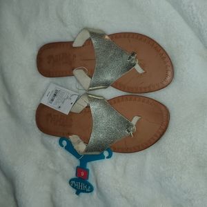 Gold sandal size 6